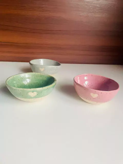 Bowl Love em cerâmica esmaltada com detalhe de coração