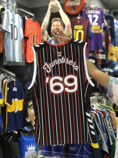 Musculosa Chacarita Hummel 2023 en internet