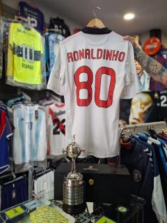 Camiseta Ac Milán De Época Modelo Suplente Temporada 2010/2011 + Número 80 + Nombre RONALDINHO + Parches
