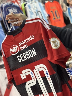 Camiseta Flamengo Titular 2023 Número 20 Gerson + Parches - comprar online