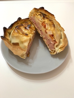 Tarta de jamón, queso, tomate y huevo