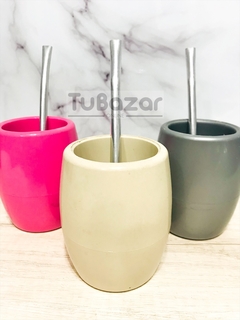 Mate plástico con bombilla y saca yerba