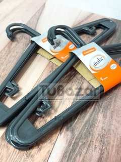 Perchas plasticas pack x4 Make