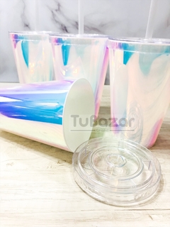 Vaso tornasolado con tapa y sorbete en internet