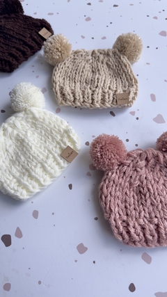 Gorro Pompones Natural en internet