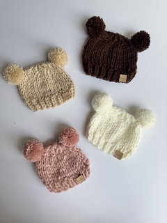 Gorro Pompones Rosa en internet