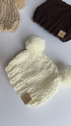 Gorro Pompones Natural - comprar online