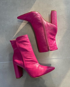 Bota Olívia Napa Maxi Trançado Rosa Shock na internet