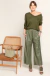 Calça Faux Leather Elástico Oliva (Piloto) - Ju Lenz - Store