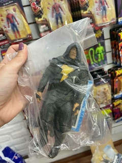 Black Adam con capa LOOSE SERIES| McFarlane