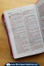 BIBLIA FUCSIA FLORES - CON CIERRE - AYUDAS QR - RVR60 - comprar online