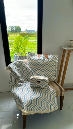 COMBO BOLSO, NECESERE Y MANTA... - comprar online