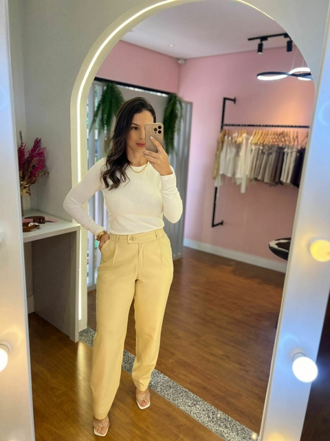 CALÇA ALFAIATARIA BOTÃO DOURADO NUDE - comprar online