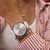 Relógio Minimalista Legacy Prata Full Pulseira Couro Branco 40mm Aço Inoxidável banhado a titânio na internet