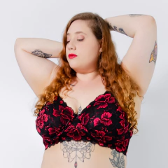 Conjunto Flores Rojas - Allegra María Lingerie