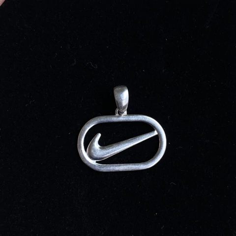 Pingente Nike - Prata 925