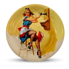 Prato de Parede PinUp ao Telefone