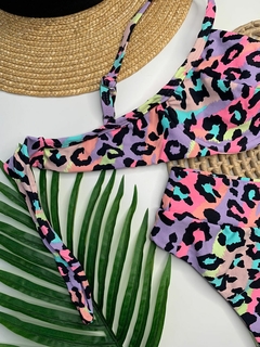 Conjunto Meia Taça Decote X Hot Pant Onça Colors Liso na internet