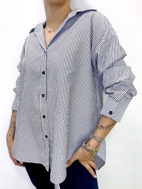 Camisa Oversized listrada - cinza