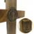 CRUCIFIXO MAD FRISADA 26CM MESA OV C/SAO BENTO ACRIL MESCLADO