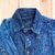 Camisa manga longa jeans com bolso
