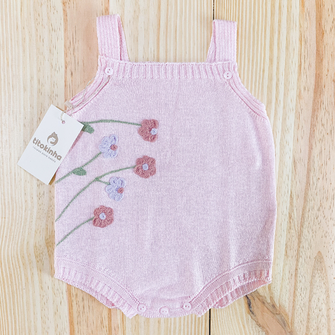 Romper jardineira tricot rosa bebê flores