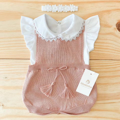 Romper Jardineira pompom rose Tricot + Body guippir + Faixinha