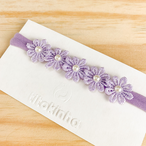 Faixinha flores com pérolas lilás