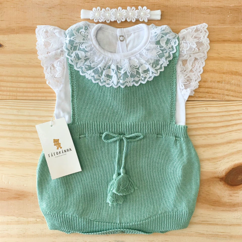 Romper Jardineira pompom verde Tricot + Body rendado + Faixinha