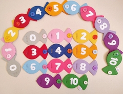 Peixes coloridos com números para montar sequência. na internet