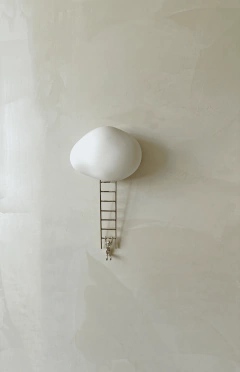Nuvem Escada Menina - Nara Ota na internet