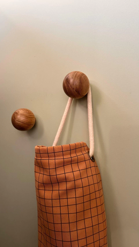 Pendurador Esfera de madeira - comprar online