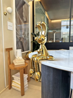 Coelho sentado dourado - comprar online