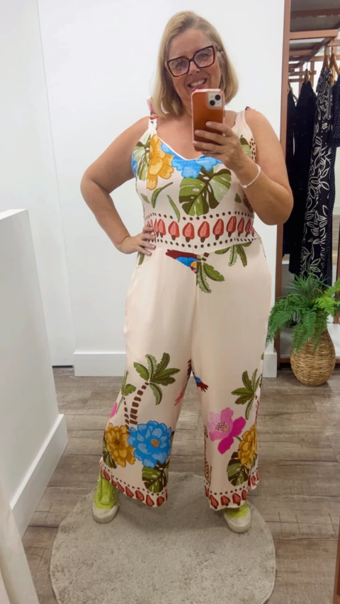 Macacão viscolinho tropical - bege - comprar online