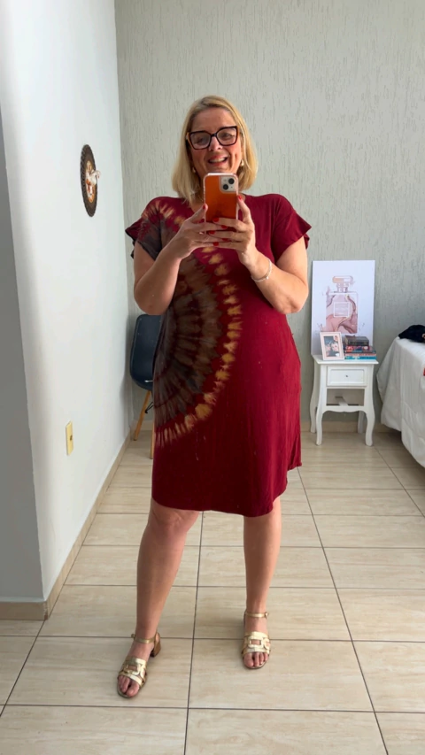 Vestido malha estonada tie dye vinho curto - comprar online