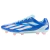  chuteira Adidas X Crazyfast+ FG Marinerush apoiada na grama. A chuteira é predominantemente azul com detalhes em branco e laranja.  Possui um cabedal sintético leve e texturizado para melhor controle de bola.  A sola possui cravos fixos ideais para grama