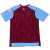 Camisa titular do Aston Villa temporada 2023/24  traz as mangas em azul celeste, cor que também aparece na barra traseira. O destaque fica para um padrão gráfico no corpo, que, segundo o clube, “retrata uma impressão sutil de ondas sonoras tiradas de torc