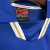 Camisa titular retrô da Seleção Italiana Nike, modelo utilizado na Euro 96. Apresenta as cores azul, branca e dourada, e o design clássico da época. Ideal para fãs do futebol italiano que desejam reviver momentos históricos.