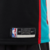 Camisa regata Memphis Grizzlies Classic Edition 2020-21 da Nike, em preto com detalhes em verde turquesa e vermelho. Possui a palavra "MEMPHIS" no peito, remetendo à identidade da equipe na NBA.