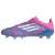 Chuteira de futebol Adidas F50 Elite FG em destaque, apresentando cabedal azul com detalhes em rosa, design moderno e tecnológico, ideal para jogadores que buscam velocidade e performance máxima em campo.