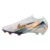 Chuteira Nike Mercurial Vapor 16 Elite FG Dream Speed MDS 009, em cores branca, azul, dourada e laranja. Modelo de futebol projetado para velocidade e precisão, com tecnologia Air Zoom embutida na sola, cabedal em FlyKnit ultrafino, GripKnit para maior ad
