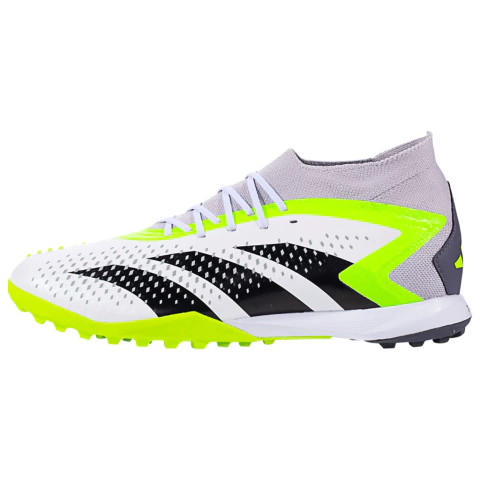 chuteira Adidas Predator Accuracy.1 TF "Crazyrush Pack" em um ângulo lateral. A chuteira é predominantemente branca com detalhes verdes e pretos. Possui um cabedal sintético com textura e elementos de borracha preta na zona de chute. A sola é preta com cr