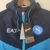 Seu visual esportivo ganha um reforço com o Corta- Vento da Napoli. Ideal para você aproveitar os dias frios com todo conforto e o estilo que só a Tevo Store pode trazer ao dia a dia dos boleiros.