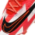 Chuteira Nike Mercurial Superfly 8 Elite FG CR7 Spark Positivity em vermelho, preto e branco. A chuteira apresenta um design Flyknit envolvente para um ajuste semelhante a uma meia, material NikeSkin ultrafino para toque preciso em todas as condições, pla