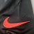 Terceira camisa PSG Nike 2021-2022 em preto, cinza e vermelho com faixa horizontal, escudo preto centralizado, logo Nike em vermelho e patrocínio Accor Live Limitless. Estilo campeão da Tevo Sports.