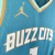 Regata City Edition Charlotte Hornets Jordan 2023/24 Azul e Dourada - Inspirada na história dourada de Charlotte, com design azul-petróleo, detalhes em menta e dourado. Logotipos primários em ouro, branco e azul. Painéis laterais menta lembrando uma colme