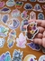 Adesivos Plastificados Cristais 25un. na internet