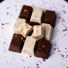 Chocolate Chuim 100 unidades de 12gramas cada - 12 Meses de Válidade - Embalagem Segura