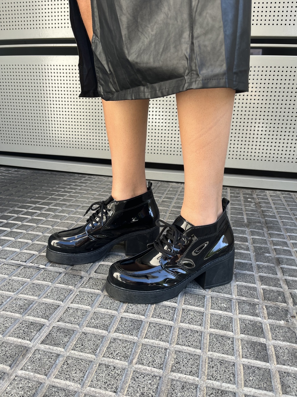 Bota Charlotte Negras Charol thumbnail 3