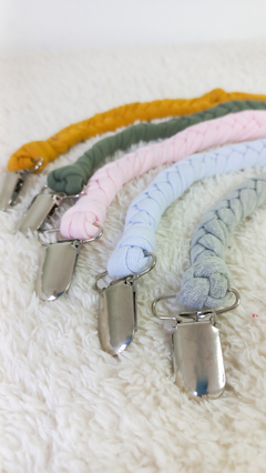 Portachupetes trenzado - comprar online